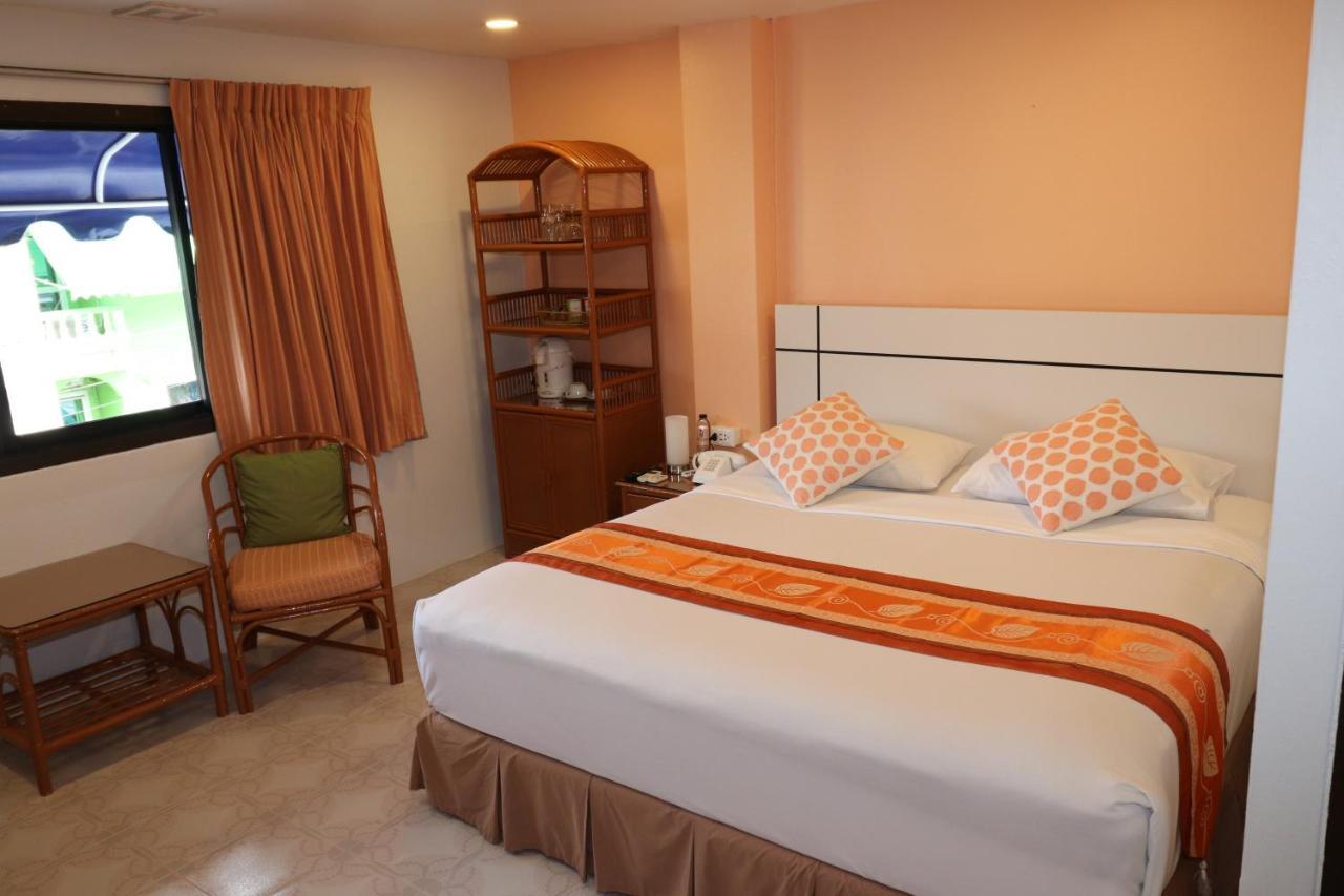 Summer Breeze Hotel Patong Exteriör bild
